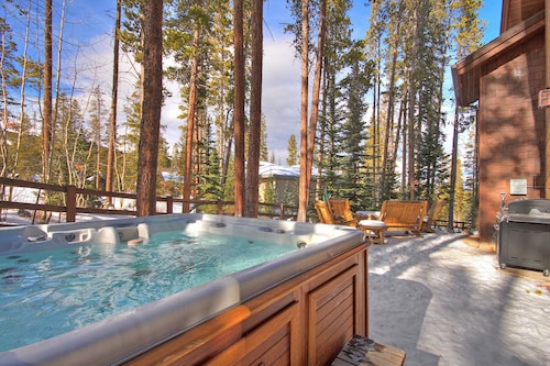 Charming Peak 8 Home: Perfect for families ready to explore!