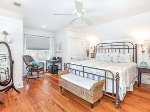 4 quartos, ferros/tábuas de passar roupa, acesso à internet