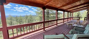 Maison spacieuse et isolée avec vue imprenable sur la montagne, bain à remous privé et sauna