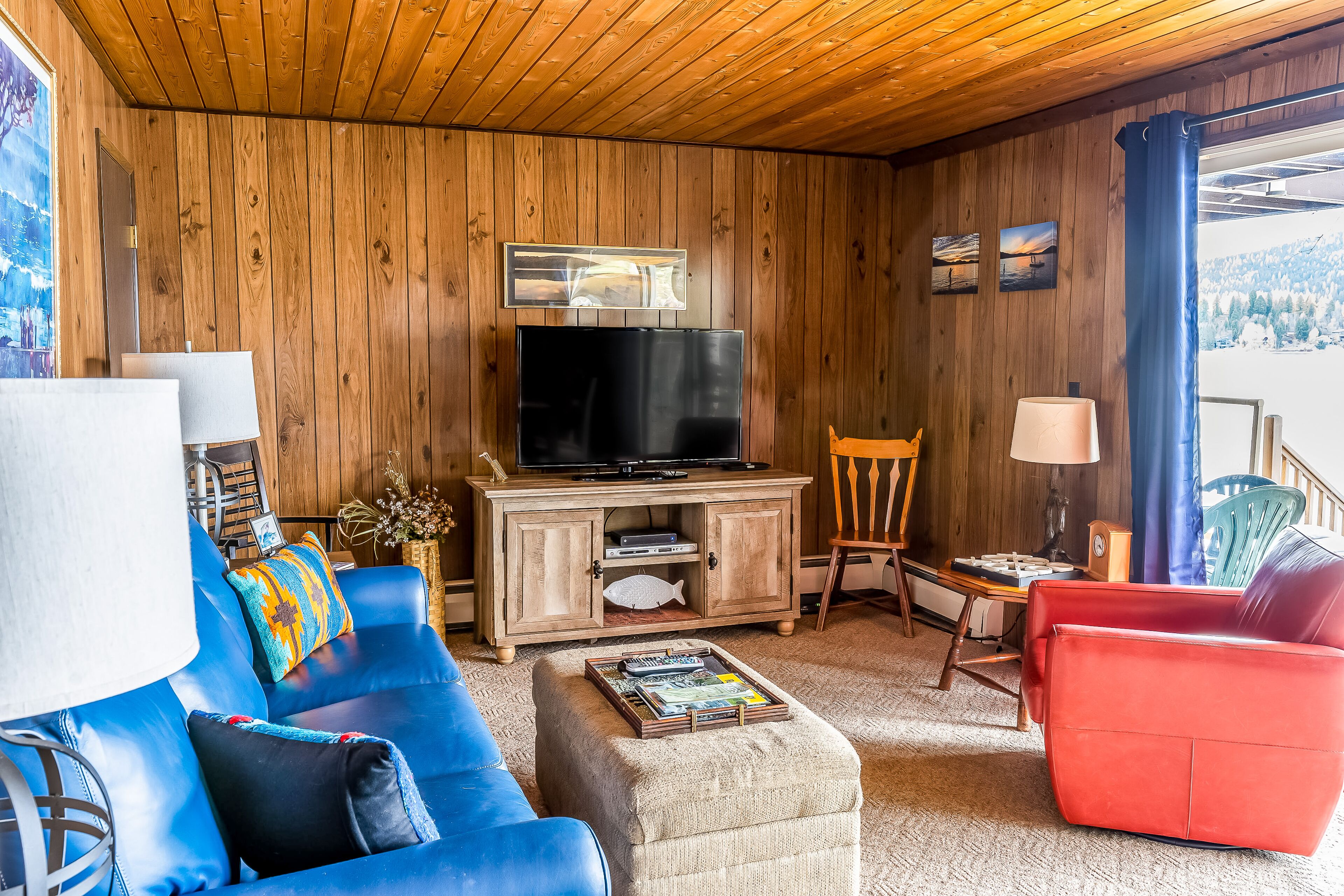Lakefront condo near ski resort with pool, hot tub & nearby beach
