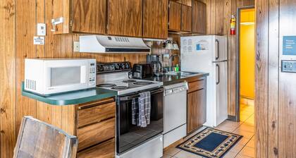 Lakefront huoneisto lähellä hiihtokeskus w / yhteinen uima-allas / poreallas ja lähellä rantaa! Koirat OK!