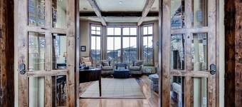 Ski Bridge Lodge-Luxury Private Home-Ski in/Ski-out-Private Hot Tub!