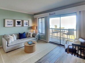 TV - Beach Racquet A219 | Sunset Views, Steps to Beach (Tybee Island)