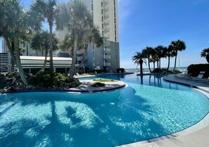 A heated pool - Master on Gulf with Beach Chairs & Free round of Golf & Activities Every Day! (Panama City Beach)