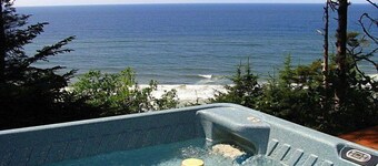 Mountain Pacific Chalet, Where the forest meets the sea!