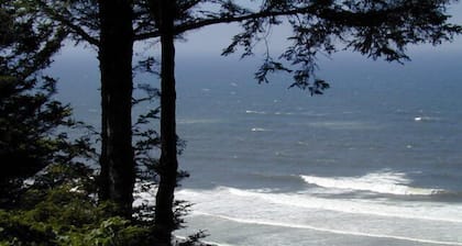Mountain Pacific Chalet, Where the forest meets the sea!