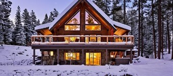 Cabina di legno pittoresca su 5 acri privati! Vasca idromassaggio * Grande cortile * WiFi