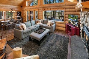 TV, caminetto, lettore DVD