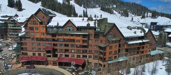 Fantastique Condo 2 Bd | Ski In / Ski Out! | Nouveau remodelage | Excellentes installations | Vues de diviser