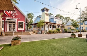 Exterior - Pet Friendly ~ Golf Cart~ Private Patio (Destin)