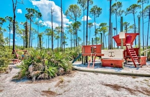 Children’s area - Pet Friendly ~ Golf Cart~ Private Patio (Destin)