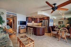 TV - Kihei Beach #307- Your Oceanfront Oasis (Kihei, Maui)