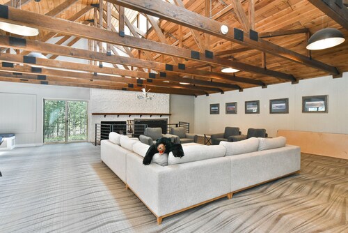 Ski & Racquet Club Condo: Fantastic Views, Beautifully Remodeled