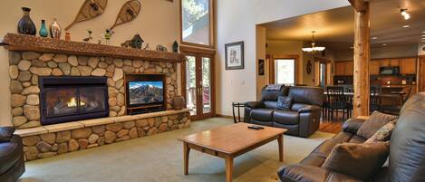 Televisión y chimenea