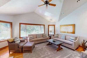 平面電視、壁爐、乒乓球設施、書籍