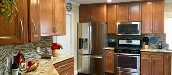 WOW!! Professionally decorated 2 Bd 2 Ba Villa close to Lake Sumter Landing