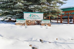 Property grounds - Ski-in/Ski-Out, Outdoor Pool, Hot Tub, Tennis, Sauna, & Gym (Steamboat Springs)