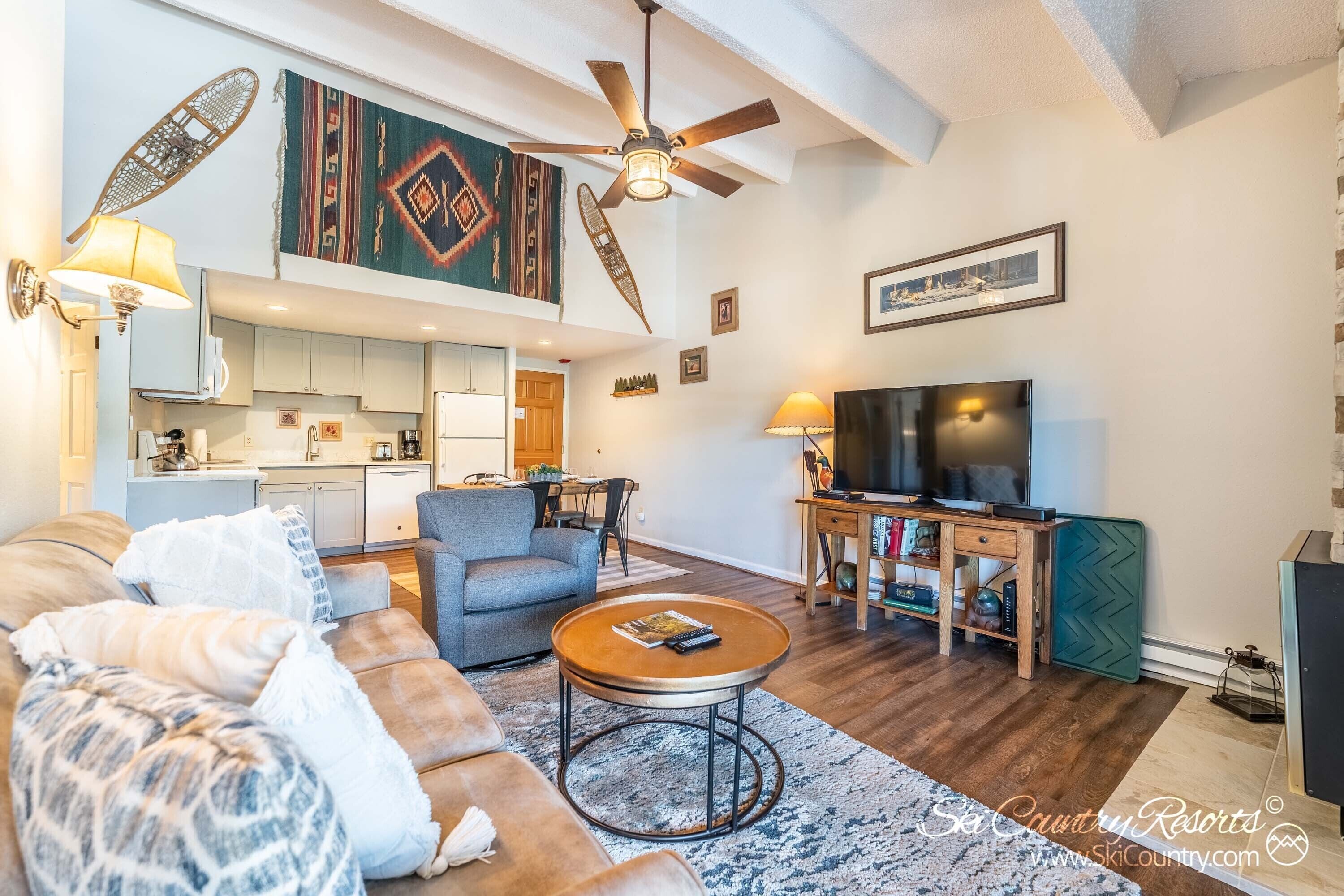 Top Floor Penthouse Condo with Mtn Views/WiFi/Grill and Elevator Access TEP9