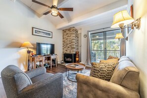TV, fireplace - Top Floor Penthouse Condo with Mtn Views/WiFi/and Elevator Access TEP9 (Breckenridge)