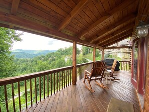 Property grounds - Hot Tub, Views & Game Room | 8 mins to Hatley Pointe + Inc. Biltmore Pass (Mars Hill)