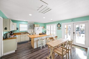 Fridge, microwave, oven, stovetop - Beautiful bay front home that's very popular with our visitors. (Gulf Shores)