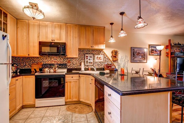 Fridge, microwave, stovetop, dishwasher