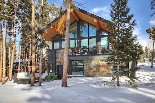Experience luxury in this 4-bedroom Cloud Cabin in Breckenridge.