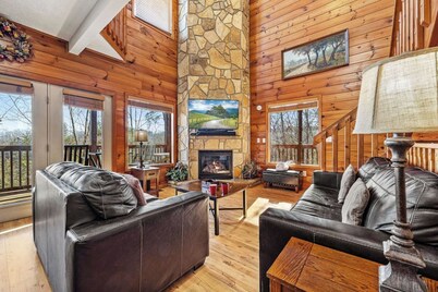 Smoky Mountain Cabin Rental | 4BR Family Retreat Near Dollywood & Gatlinburg