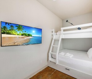 5 bedrooms, iron/ironing board, WiFi, bed sheets