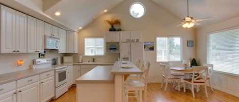 冰箱、微波炉、烤箱、炉灶