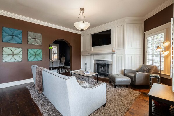 TV, fireplace - Historic Charm and Style. Ideal Old Town Location & Amazing Outdoor Space at Park City Norfolk Dream (Park City)