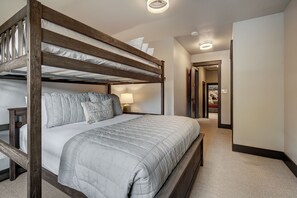 3 chambres, fer et planche à repasser, accès au Wi-Fi (inclus)