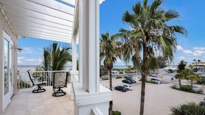 Property grounds - Blue Water Escape by Duncan Real Estate (Bradenton Beach)