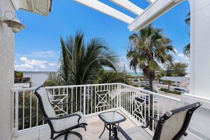 Unclassified image, 5 of 35, button