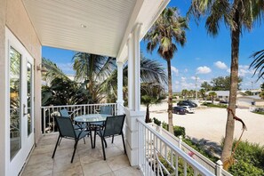 Unclassified image, 3 of 35, button