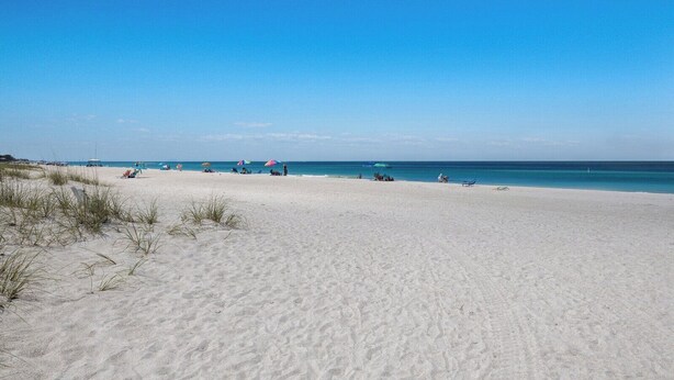 Beach - Blue Water Escape by Duncan Real Estate (Bradenton Beach)