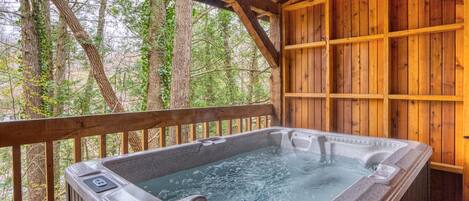 Bañera de hidromasaje al aire libre