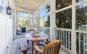 Dining - Park Place - Park District Newly Renovated WaterColor Condo With 2 Bikes! (Santa Rosa Beach)