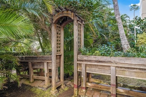 Property grounds - Dazzling Oceanfront Views: Kamaole Nalu 606 - Absolutely Dreamy End condo! (Kihei, Maui)