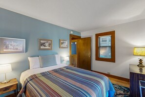 3 bedrooms, Internet, bed sheets - Cozy, updated condo with pool, hot tub, on-site golf, sauna & mountain views (NorthStar-Truckee)