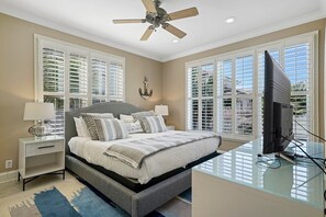 5 bedrooms, iron/ironing board, Internet, bed sheets - Honu Hale - Vacation Home in Gated Community Near the Beach with Private Pool Area (Destin)