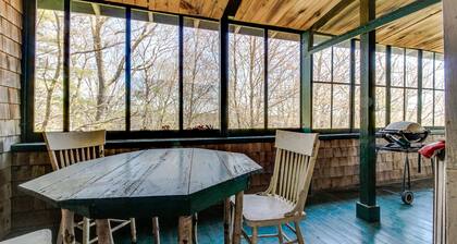 Historiallinen kotiin w / suuri kannella, kävellä rantaan ja keskustan!