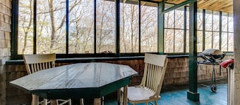 Historische woning w / groot dek, lopen naar het strand en het centrum!