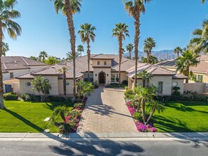 Exterior - JUST ADDED-PUTTING GREEN! Private Oasis Luxe & Serene – Deep Pool (LA QUINTA)