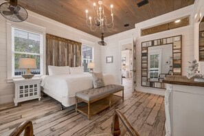 6 bedrooms, iron/ironing board, Internet, bed sheets