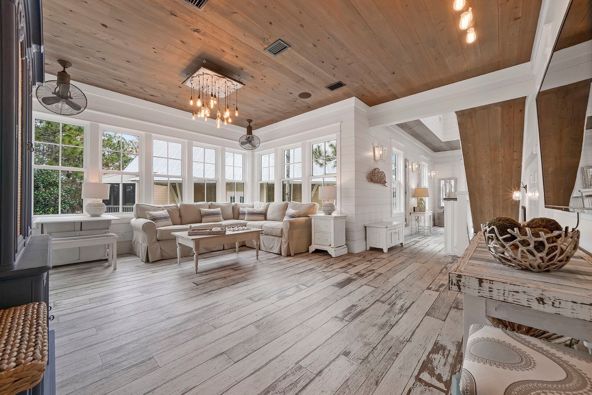 TV, lareira, DVD player, aparelho de som