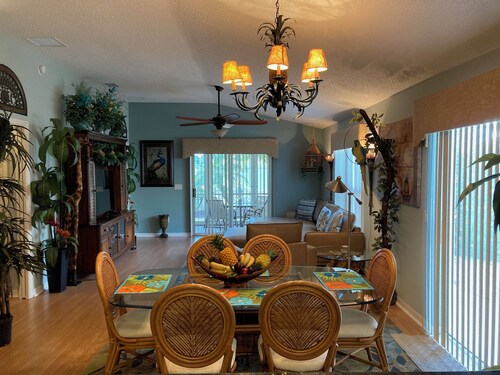 Quick walk to Lake Sumter Landing! Gas Golf Cart Included!