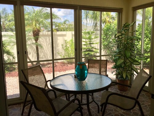 Hermosa villa cerca del lago Sumter Landing! Carrito de golf, 2 bicicletas y WiFi