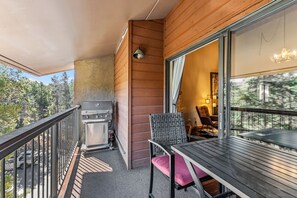 Outdoor dining - Rocky Mountain Mama S (Breckenridge)