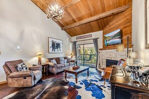 TV, fireplace, offices